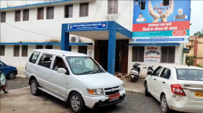 CMHO कार्यालय में लोकायुक्त की दबिश, करोड़ों की खरीदी पर उठे सवाल