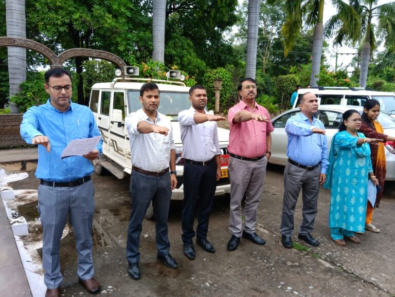 र श्री तिवारी ने दिला