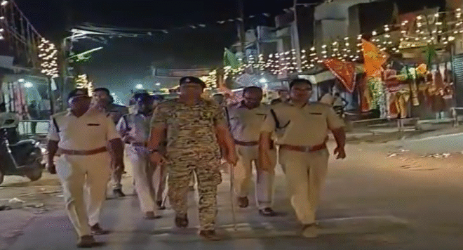 दशहरा पर्व से पहले पुलिस का पैदल मार्च, सख्त तैयारी शुरू