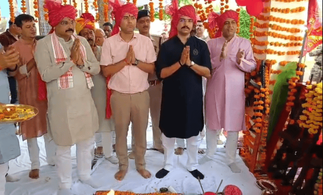 विजयादशमी पर्व पर राज्यमंत्री श्री लोधी ने पुलिस लाइन में किया शस्‍त्र पूजन