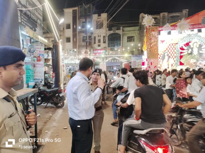 शारदेय नवरात्र पर्व के दृष्टिगत पुलिस अधीक्षक का शहर भ्रमण