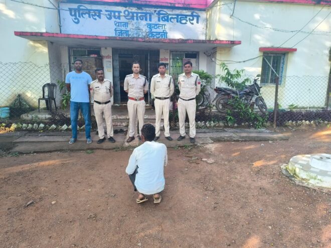 बिलहरी पुलिस द्वारा बका लहराकर लोगों में आतंक फैलाने वाले आरोपी को किया गया गिरफ्तार ।