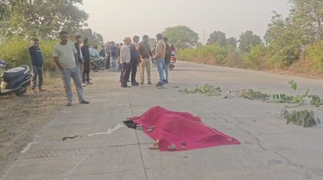 सड़क हादसे में 17 वर्षीय युवती की मौत