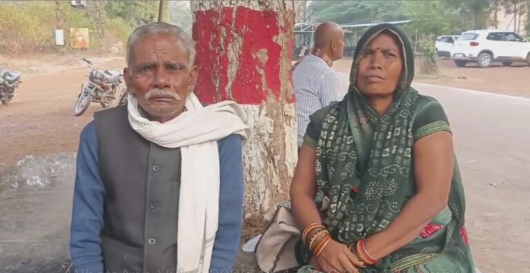 पुलिस अधीक्षक कार्यालय के समक्ष