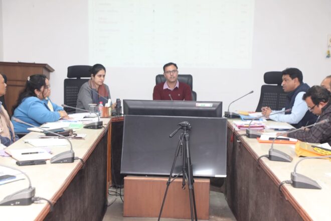 कलेक्टर श्री तिवारी ने की स्वास्थ्य और महिला बाल विकास विभाग के योजनाओं एवं कार्यक्रमों की समीक्षा ।