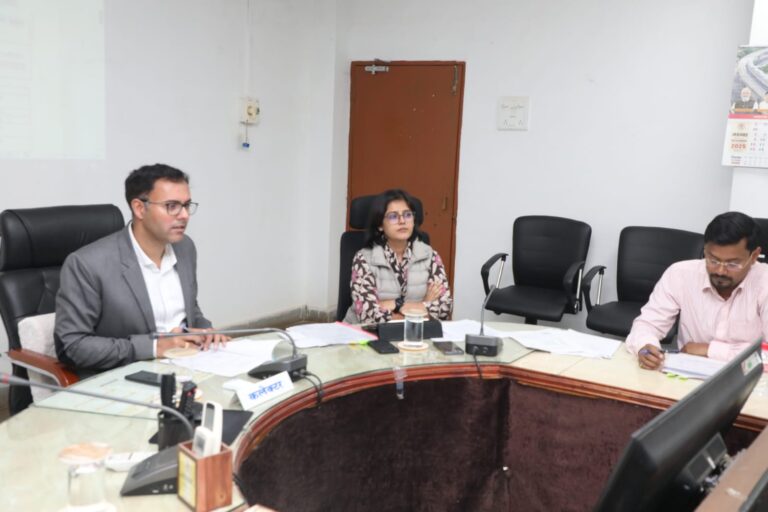 कलेक्टर श्री तिवारी की अध्यक्षता में सिटी बस सर्विसेस लिमिटेड की बैठक संपन्न