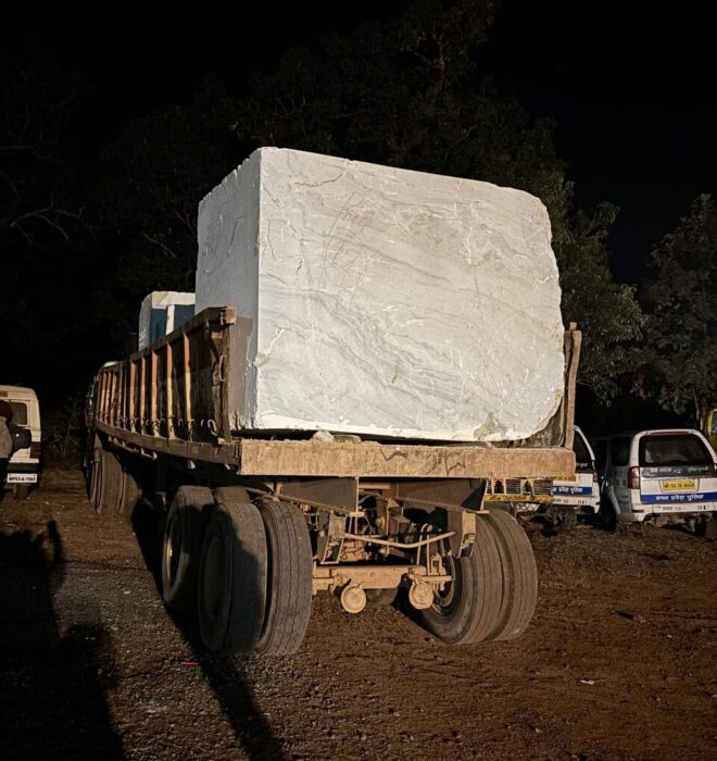 अवैध खनिज परिवहन